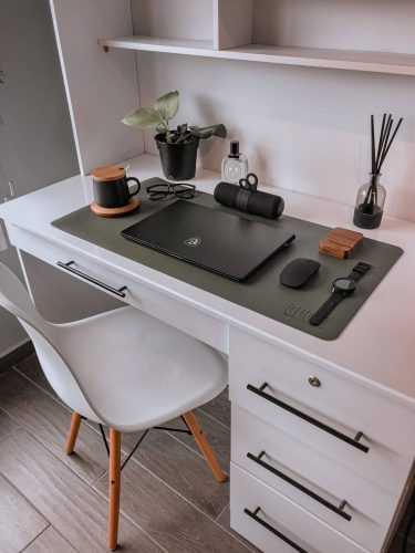 ergonomischer Schreibtisch im Smart Home
